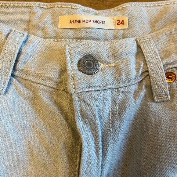 Levi’s “A-LINE MOM SHORTS” - Picture 3 of 3